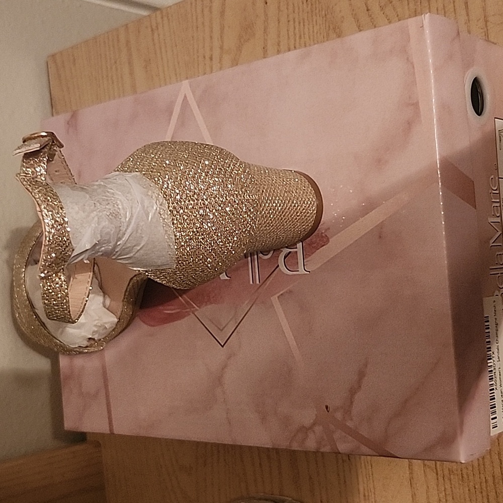 Sandals - Picture 2 of 4